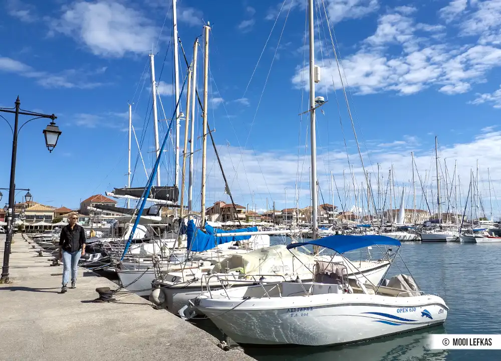 De haven van Lefkas-stad