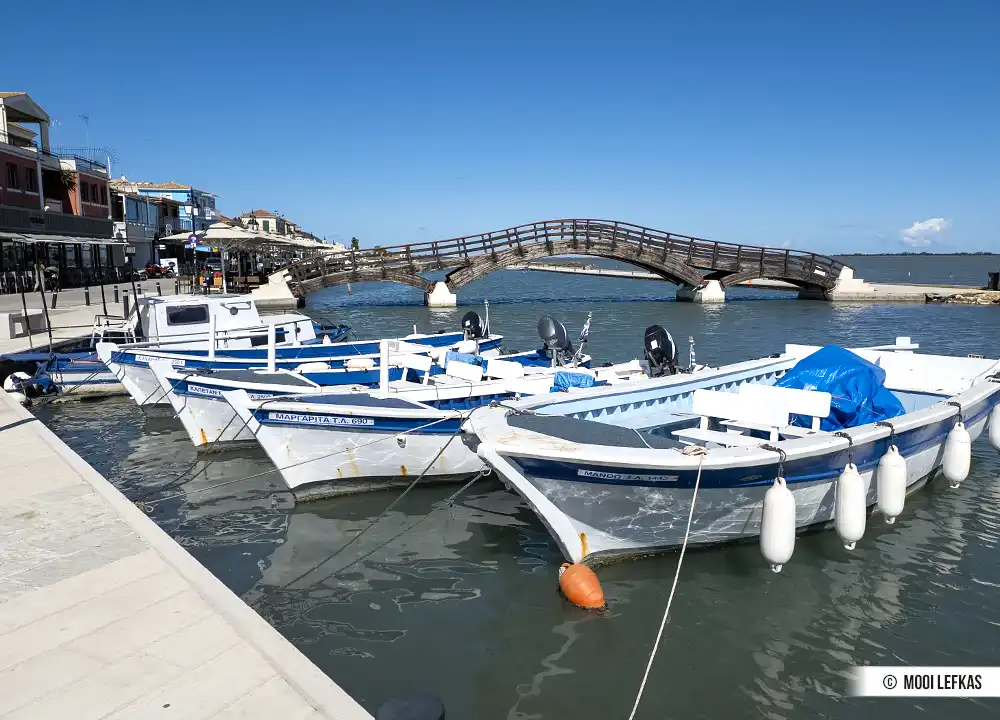 Old Wooden Bridge in Lefkas-stad